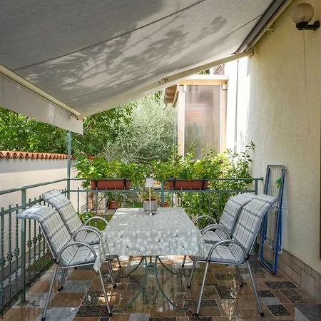 Ap 3- Nur 500 Meter Vom Zentrum By Interhome Funtana