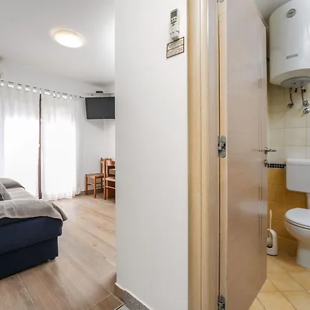 Ap 3- Nur 500 Meter Vom Zentrum By Interhome Funtana