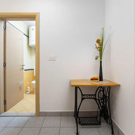 Ap 3- Nur 500 Meter Vom Zentrum By Interhome Funtana